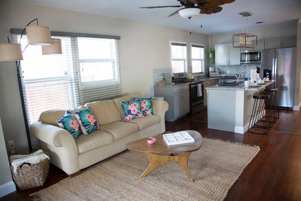 Two Bedroom Ranch With Private Deck Close To Beach ليك وورث المظهر الخارجي الصورة