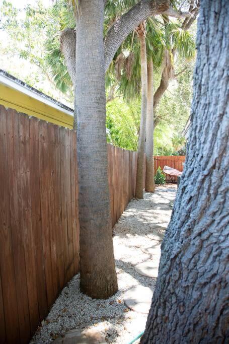 Two Bedroom Ranch With Private Deck Close To Beach ليك وورث المظهر الخارجي الصورة