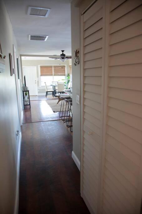 Two Bedroom Ranch With Private Deck Close To Beach ليك وورث المظهر الخارجي الصورة