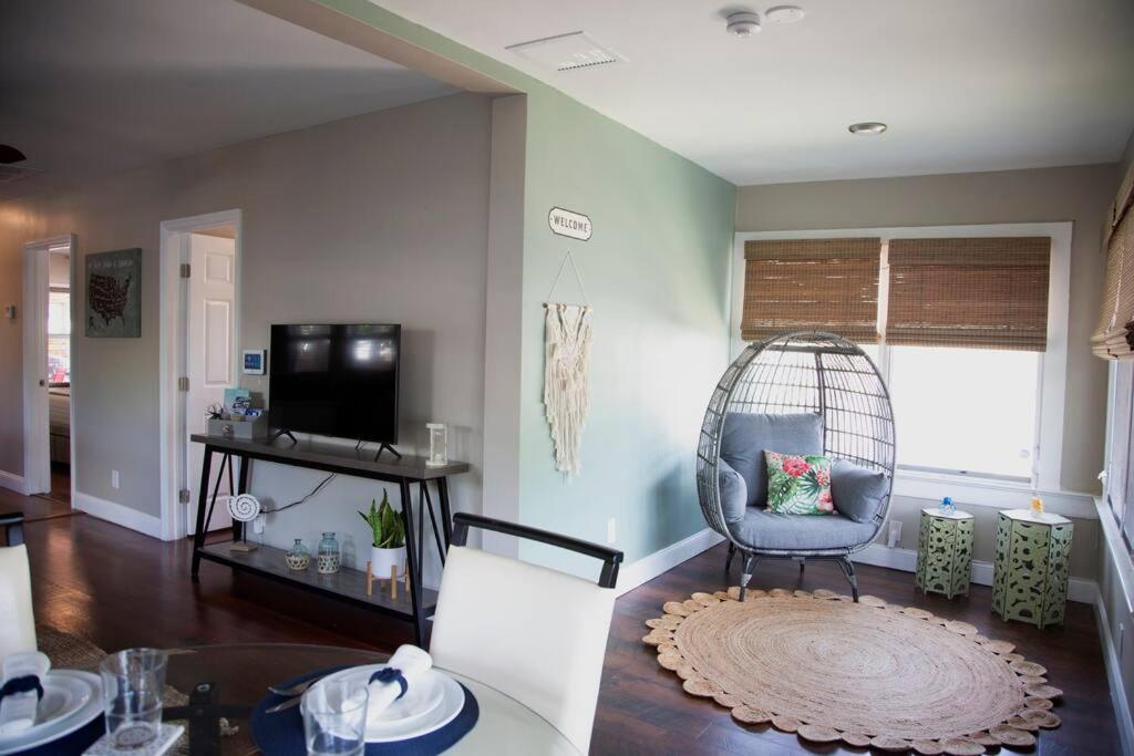 Two Bedroom Ranch With Private Deck Close To Beach ليك وورث المظهر الخارجي الصورة